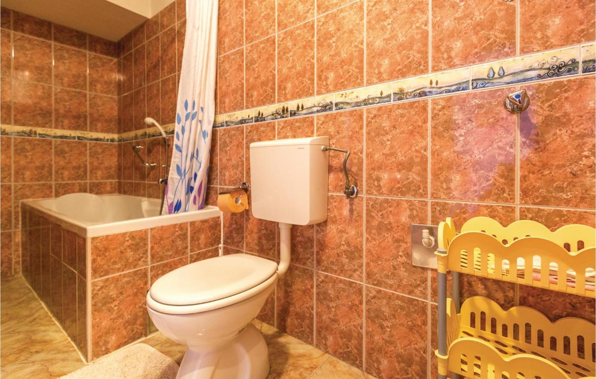 Nice Apartment In Makarska With House Sea View Exterior foto