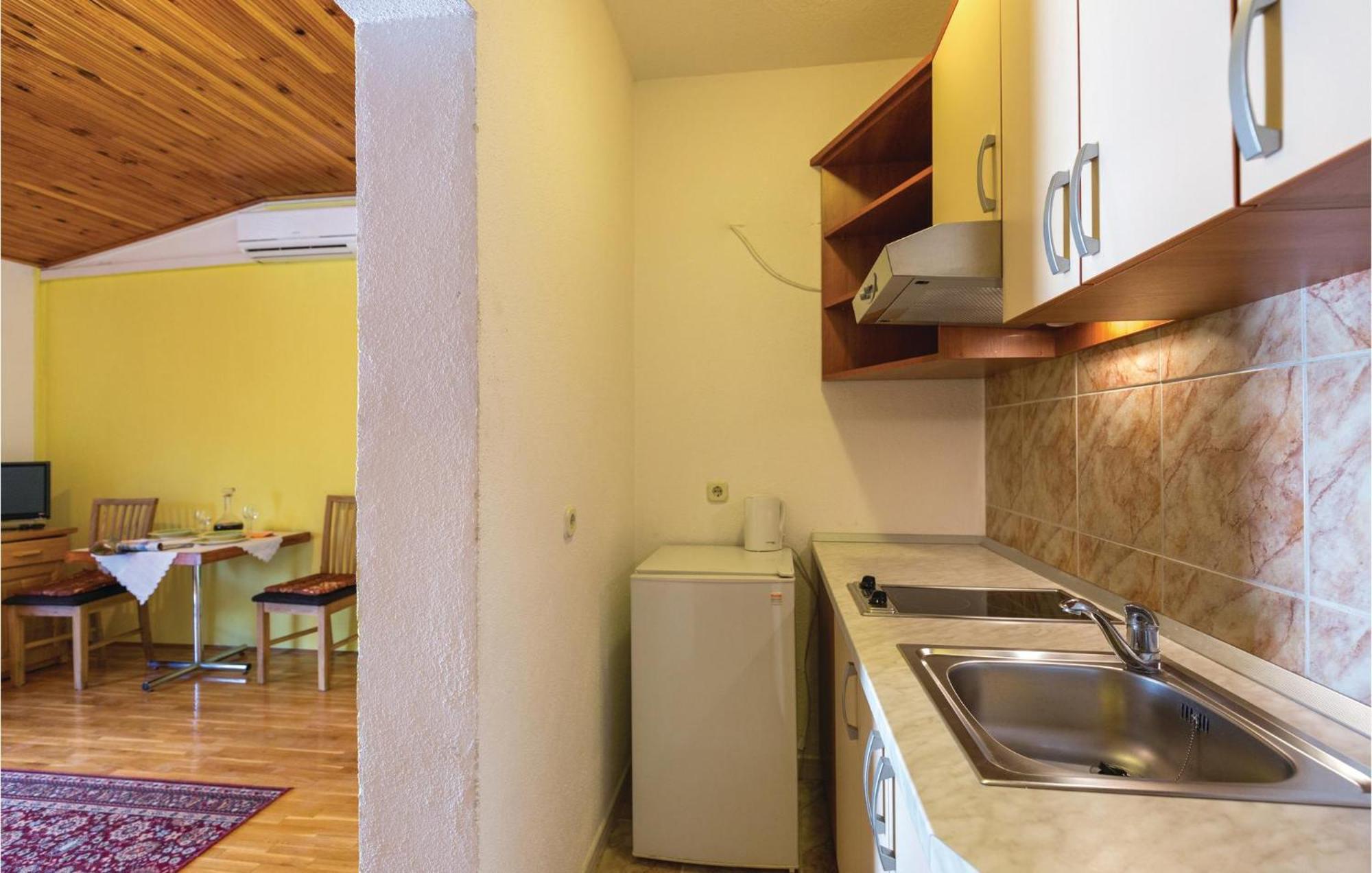 Nice Apartment In Makarska With House Sea View Exterior foto